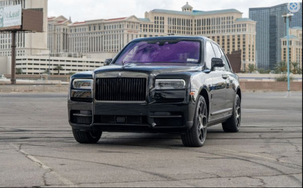 Rolls Royce Cullinan (Black)